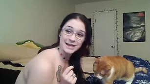 Сладкая sexy_aymee теребит сосочки