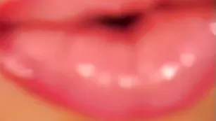 missmina позирует перед камерой