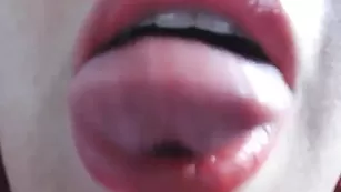 Сексуальная дамочка Dirtysabina дрочит пизду в привате