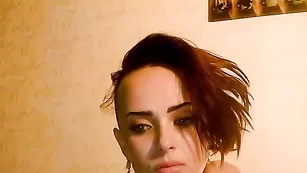 Widow666 натирает себя маслом