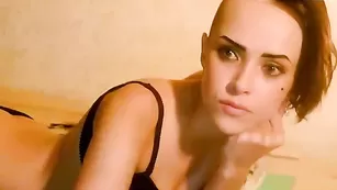 Widow666 натирает себя маслом