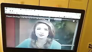 Очаровательная брюнетка Katalina_24 ласкает сосочки