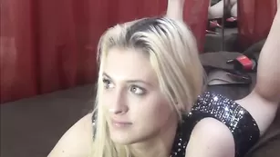 Serenasprite очень милая блондинка во фри