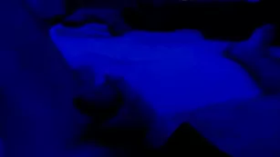 Шлюшка дрочит парню