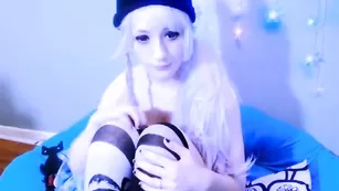 Сексуальная блондиночка Mechamusume дрочит секс игрушками