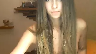 KatrinaDollX светит своей красивой грудью