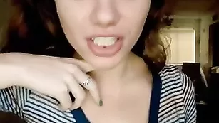 lovelylittlel любительница огромных фалосов