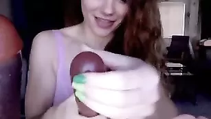 lovelylittlel любительница огромных фалосов