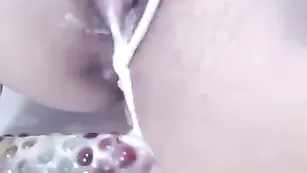 Азиатская мамаша lady_phephe ласкает свою дырочку
