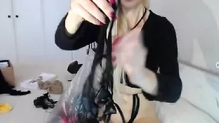 Озорная краля vikkikiwi в приватном чате