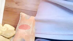 ledylera показала огромные сиськи и сосет фаллос