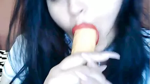 ledylera показала огромные сиськи и сосет фаллос