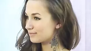 Пикантная блядь Lusty Sonya ласково трогает себя за писю