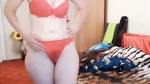 Allevtina в бесплатном чате сидит в нижнем белье