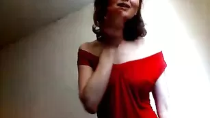 Vic1toria эротично танцует в платье
