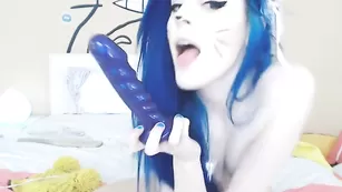 Нежная кошечка Kati3kat балуется с секс игрушками