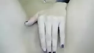 Смазливая брюнетка Cutest_asian мастурбирует пизду