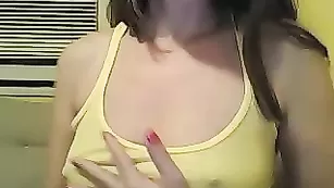 sexycat34 нежная малышка в майке без лифчика