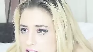 Симпатичная самка serenasprite смакует жарким телом