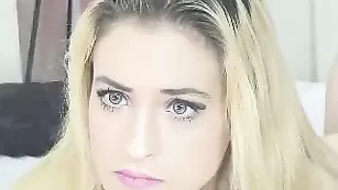 Симпатичная самка serenasprite смакует жарким телом