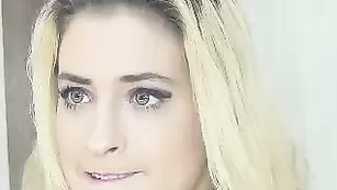 Симпатичная самка serenasprite смакует жарким телом