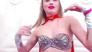 Essscada возбужает своими перелестями