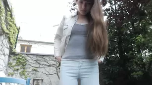 mimi_morgane87 показала киску на улице