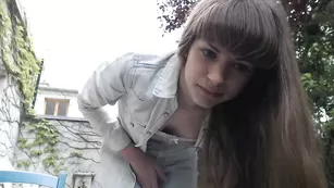 mimi_morgane87 показала киску на улице