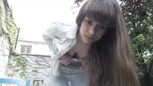 mimi_morgane87 показала киску на улице