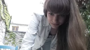 mimi_morgane87 показала киску на улице