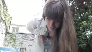 mimi_morgane87 показала киску на улице