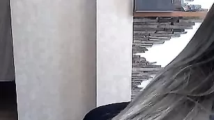 KatrinaDollX раздевается с подругой