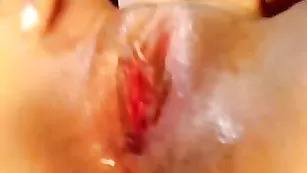 Брюнетка с огромными дойками