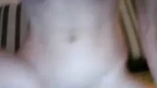 Изящная шлюха Sladkie2015 стоит раком и трахается