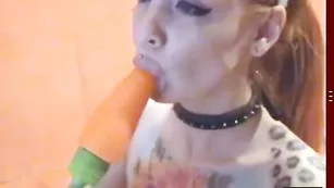 missfetish надела ушки и взяла морковку