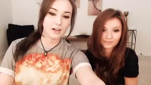 Молодые красотки Birdylovesit общаются во фри чате