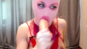 sexyalina шлюха в БДСМ маске сосет челен