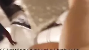 Зрелая кобыла missmina чпокается с игрушкой