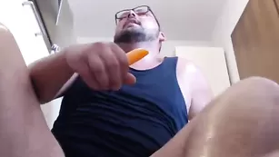 Толстенькая сучка Michelleandmarco делает отличный минет