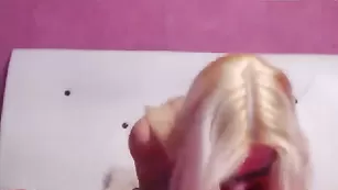 Голая блондинка XmilanaX зажигает на ура