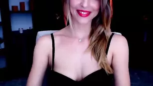 Sophieangel куколка трахает пилотку игрушкой