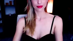 Sophieangel куколка трахает пилотку игрушкой