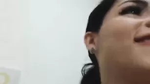 Очаровательная брюнеточка Angelface18 мастурбирует сочную пизду