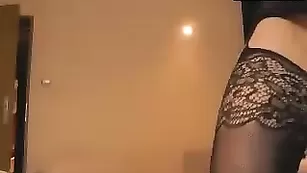 Шальная брюнеточка Cutemegann делает минет и трахается