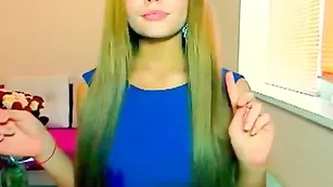 MandyDee сияет своей пиздой на камеру