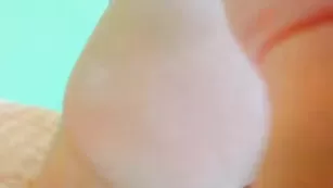 ole4kaangel нежно трахает себя в попку игрушкой