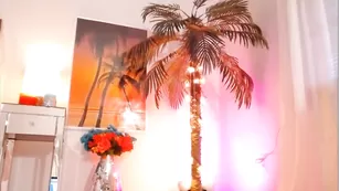 Загорелая сексуальная блондинка