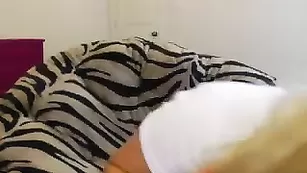 adorablebrooke сочная блонда дрочит клитор вибратором через трусики