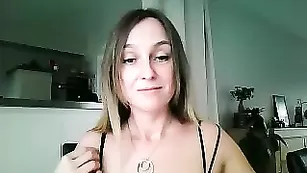 kaylee001 стройная шлюшка в эротическом наряде