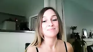 kaylee001 стройная шлюшка в эротическом наряде